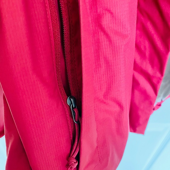 Northface Windbreaker (Red) - Picture 4 of 8